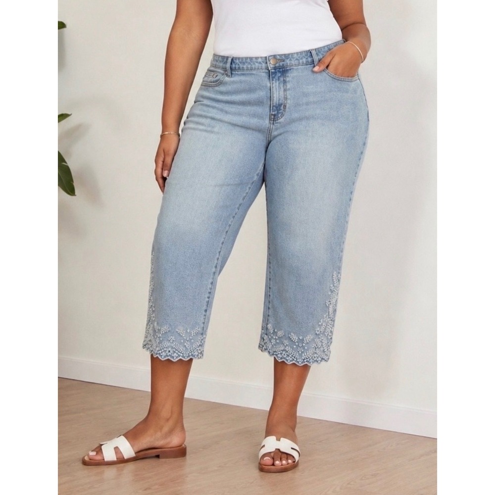 (CL) Lane Bryant Light Wash Embroidered Scalloped Hem Cropped Jeans 18 Plus